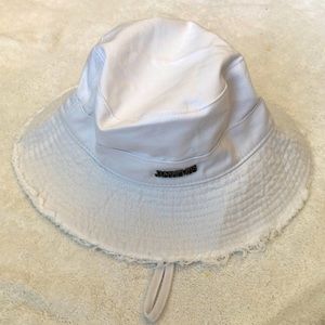 Bucket hat, white